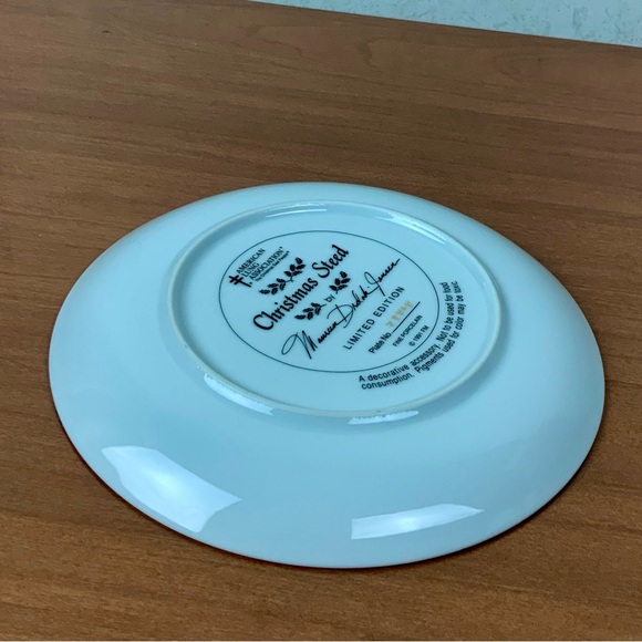 Franklin Mint Christmas Steed Carousel Horse Plate Poinsettias Bells Porcelain - Picture 3 of 3